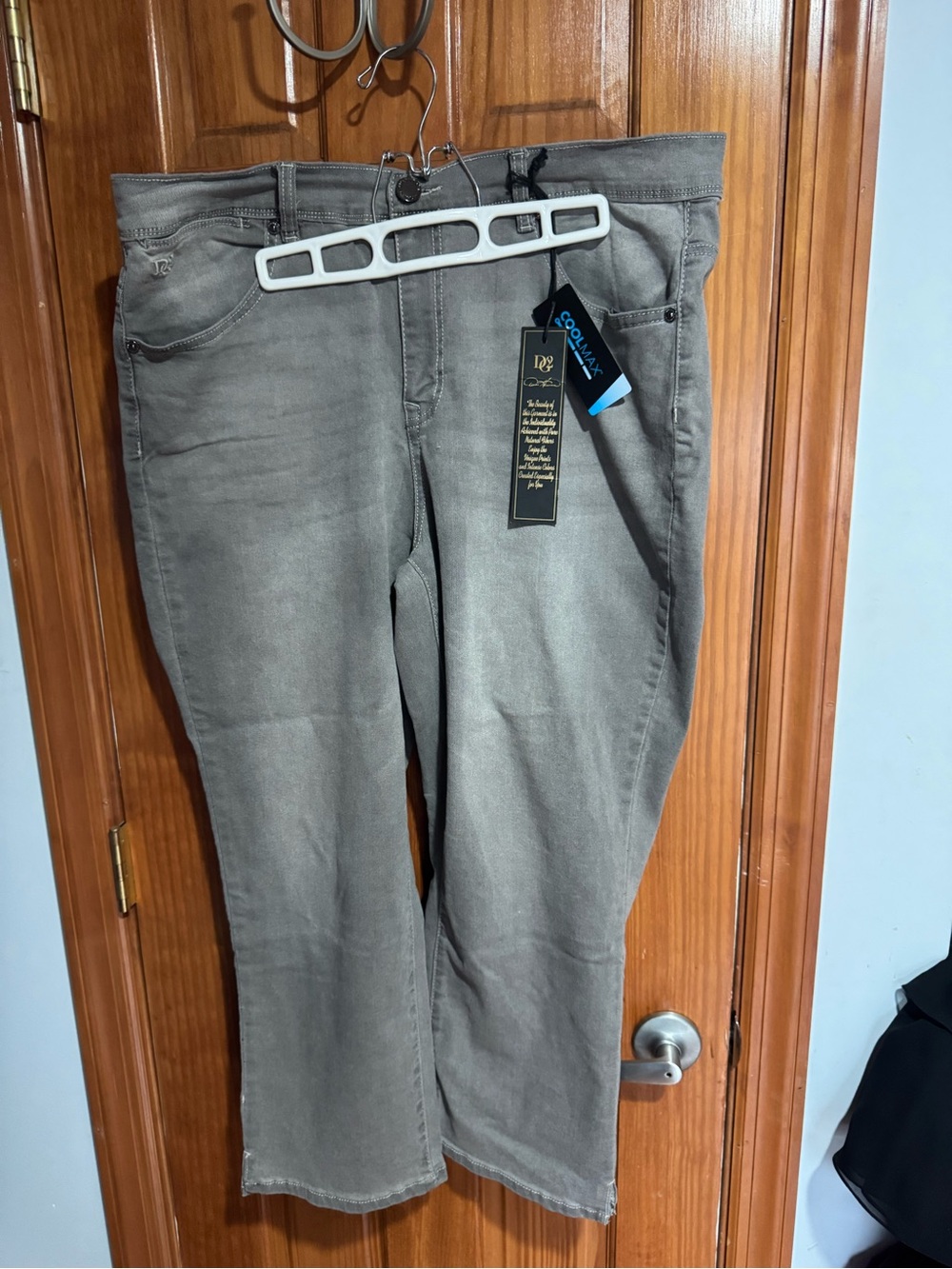 Women’s Gray Stretch cropped Jeans